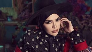 Belum Lama Berhijab, Ini Beda Gaya Nikita Mirzani dan Mulan Jameela