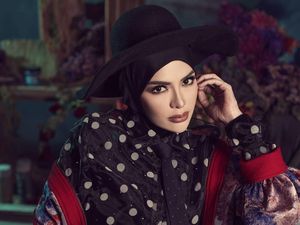 Belum Lama Berhijab, Ini Beda Gaya Nikita Mirzani dan Mulan Jameela