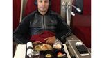 Sosok Tampan Raphael Maitimo, Pesepakbola Indonesia yang Hobi Makan Buah
