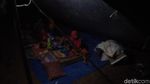 Foto: Gelap Selimuti Pengungsi Gempa Lombok yang Butuh Bantuan