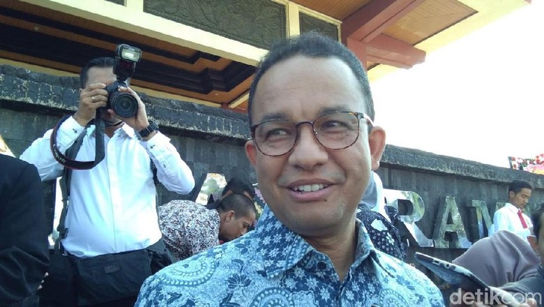 Anies Pastikan Kali Item Sudah Tak Bau Anies Pastikan Kali Item Sudah Tak Bau