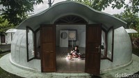 Pada 2006 silam Yogyakarta diguncang gempa berkekuatan 5,9 SR. Akibat bencana tersebut ribuan orang harus kehilangan tempat tinggal. Sejumlah donatur pun membantu untuk membangun tempat tinggal baru bagi para korban. Salah satunya dengan pembangunan rumah teletubbies. Dok.Detikcom.