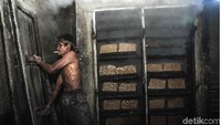 Agar terus dapat berproduksi, pabrik ini membutuhkan regenerasi, karena para pekerjanya telah berusia 50 tahun.