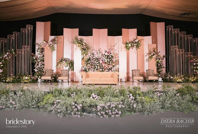 Ini suasana pelamin Tasya Kamilan dan Randi Bachtiar semalam. Foto: Instagram