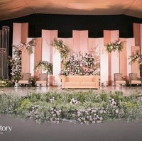 Ini suasana pelamin Tasya Kamilan dan Randi Bachtiar semalam. Foto: Instagram