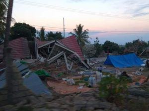 Video: Sedih, Jenazah Korban Gempa Dijejerkan di Lapangan