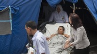 BNPB mencatat total korban meninggal dunia 98 orang, 96 orang di Lombok dan 2 orang di Bali. Sebanyak 209 orang luka-luka, dan ribuan rumah rusak akibat gempa Lombok 7 SR. (Foto: Antara Foto)