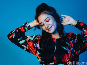 Karier, Iman dan Keluarga Bagi Mikha Tambayong Celeb of The Month Bulan Ini
