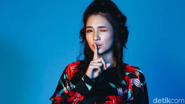 Makin Matang, Mikha Tambayong Celeb of The Month Bulan Ini Makin Matang, Mikha Tambayong Celeb of The Month Bulan Ini