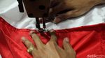 Penjahit Bendera Kebanjiran Pesanan Jelang HUT RI
