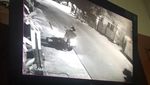 Foto: Potongan CCTV yang Rekam 2 Pelempar Molotov di Rumah Kapitra