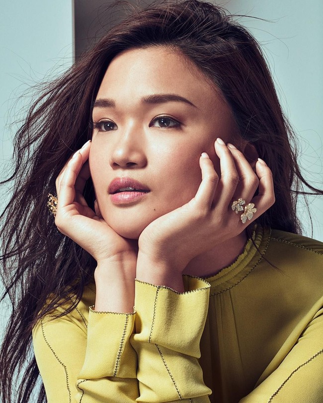 Dalam buku tersebut, untuk pertama kalinya Queenie menceritakan secara detail penculikannya. Pada suatu malam, dia dibawa keluar dari tempat tidurnya oleh enam pria yang masing-masing membawa pisau.  Foto: Instagram