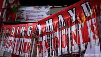 Pernak-pernik itu mulai diserbu jelang perayaan HUT RI.