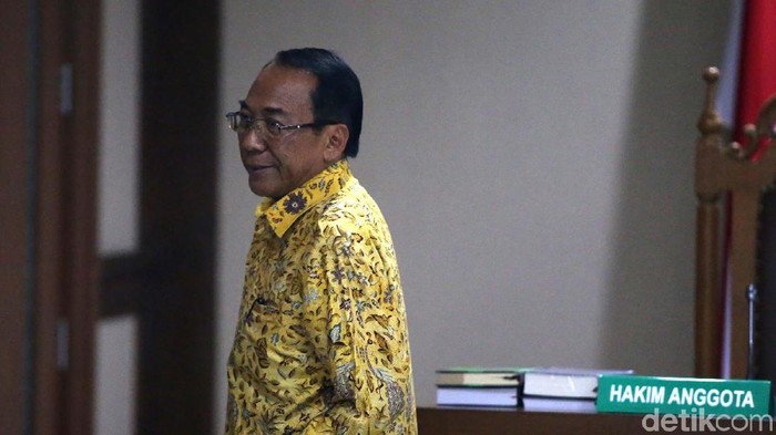 Mantan Menteri ESDM, Jero Wacik membacakan sejumlah bukti baru (novum) dalam sidang lanjutan Peninjauan Kembali (PK) di Pengadilan Tipikor, Jakarta, Senin (6/8/2018).