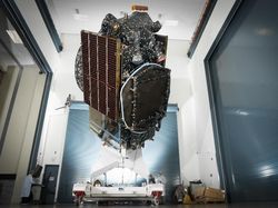 Melihat Lebih Dekat Satelit Merah Putih Berbobot 5,8 Ton