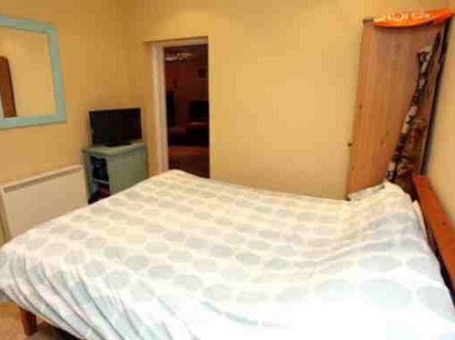 Bagian kamr hasil renovasi. Ada yang menarik dari kisah renovasi rumah ini. Beberapa veteran yang menjadi saksi Perang Dunia II mengunjungi rumah Elizabeth ini dan ingin melihat sekali lagi bangunan penuh nilai sejarah tersebut. Foto: Dok. Elite Readers/ SWNS.com