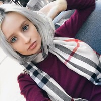  Seperti dilansir dari The Sun, Julia mengungkapkan bahwa banyak orang disekitarnya yang menyebut dirinya mirip Barbie. Meski demikian, ia tidak berencana untuk membuat penampilan agar benar-benar mirip boneka plastik favorit anak perempuan tersebut. Foto: Instagram @pink_huink