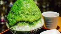 Kakigori rasa matcha dan teh hoji adalah andalan Simokita Chaen . Dijual dengan  harga 1.000 yen atau Rp.129.000. Simokita beralamat di 2-30-2 Kitazawa, Setagaya-ku, Tokyo. Foto : instagram @kyoooo0212