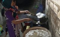 Kisah Anak Penjual Krupuk Jadi Bintara Polri