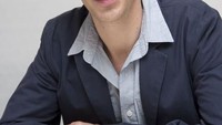 Benedict Cumberbatch menerapkan pola makan 5:2. Dengan pola makan ini, ia hanya melahap sebesar 500 kalori selama 2 hari dalam seminggu. Lima hari lainnya, jumlah asupan makanannya tak terlalu dibatasi. Foto: Istimewa