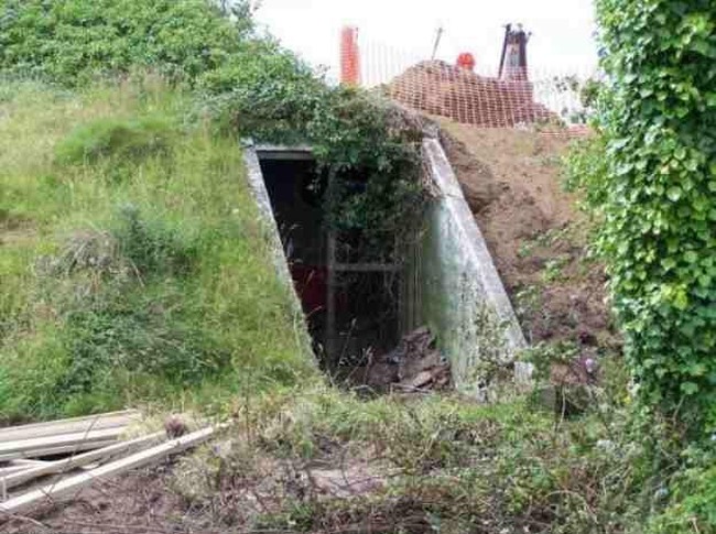 Siapa sangka ruang bawah tanah dari puluhan tahun lalu bisa diubah jadi rumah layak huni? Bunker yang berlokasi di Inggris ini dulunya adalah sebuah bunker yang digunakan sebagai tempat perlindungan bagi warga sipil dari serangan bom pada Perang Dunia II. Foto: Dok. Elite Readers/ SWNS.com