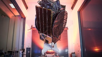 Tujuan akhir satelit Merah Putih adalah mengorbit di lokasi 108 derajat bujur timur untuk kemudian dimanfaatkan memperkuat teknologi komunikasi masyarakat Indonesia. Foto: SSL