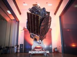 Melihat Lebih Dekat Satelit Merah Putih Berbobot 5,8 Ton