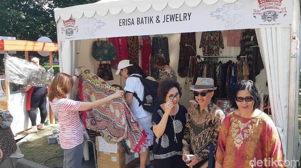 Dubes M Wahid Supriyadi saat meninjau Festival Indonesia 2018 lalu