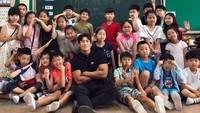 Min Gyu mengaku senang menjadi guru karena bisa membawa perubahan pada hidup anak-anak. (Foto: Instagram/teacher.lee)