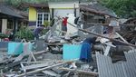 Potret Dampak Gempa di Lombok Utara: Jalan Retak dan Rumah Roboh