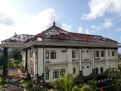 Digoyang Gempa NTB, Atap Pengadilan Agama di Bali Hancur Total
