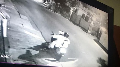 Foto: Potongan CCTV yang Rekam 2 Pelempar Molotov di Rumah Kapitra