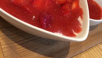Kakigori di Kajitsu Kurabu dibuat dengan buah segar dari seluruh Jepang dan sirop alami. Semuanya menggiurkan. Terletak di 1-23-3 Aobadai, Meguro-ku, Tokyo menawarkan kakigori seharga 1.000 yen – 2.000 yen atau Rp. 129.000 – Rp. 259.000. Foto : instagram @kelpsoup59 