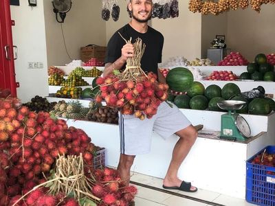 Sosok Tampan Raphael Maitimo, Pesepakbola Indonesia yang Hobi Makan Buah