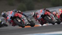 Dovizioso Nantikan Serangan Marquez, tapi Lorenzo yang Datang