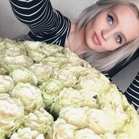 Pertamakali aku dibandingkan dengan Barbie saat masih sekolah. Aku tidak terkejut karena artinya aku memiliki tampilan yang rapi dan bentuk wajah simetris, tutur Julia. Foto: Instagram @pink_huink