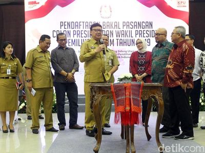 Mendagri Tinjau Proses Pendaftaran Capres dan Cawapres