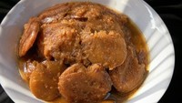 Khusus buat sang suami, @enzy8 bikin sendiri semur jengkol. Meski katanya baru pertama kali bikin semur jengkol, kelihatannya sudah enak ya? Foto: Instagram