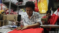 Ukuran bendera pun dapat dipesan sesuai keinginan.
