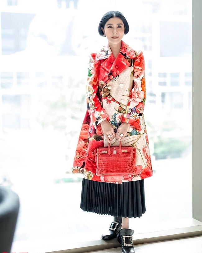 Inilah Monlahcha Skulthai, sosialita dan fashionista asal Thailand yang populer di media sosial. Memiliki followers lebih dari 85 ribu, Monlahcha selalu mengunggah foto gaya stylistnya membawa tas Hermes. (Foto: Instagram @ au_skulthai)