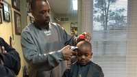 Salah satu barbershop di Ypsilanti, Michigan, AS menyediakan pangkas rambut gratis untuk anak-anak. Istimewa/Boredpanda.