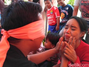 11 Lomba 17 Agustus Uji Kekompakan Suami Istri