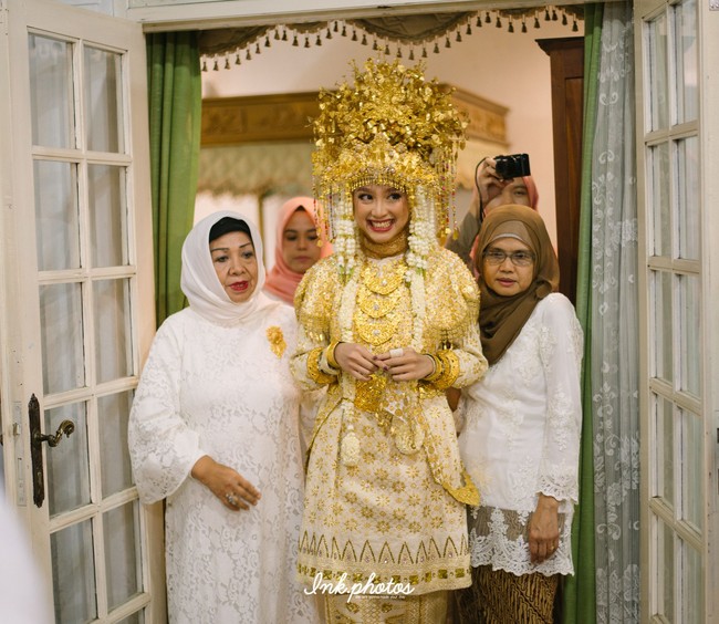 Hari Sabtu lalu (04/08/2018) ia melangsungkan pernikahan di Palembang. Menikah dengan sahabatnya Paul André Partohap, banyak fans Gita yang terharu dan baper (terbawa perasaan). Foto: Ink Photos (Instagram @ink.photos)