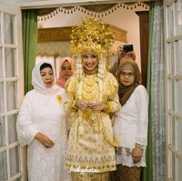 Hari Sabtu lalu (04/08/2018) ia melangsungkan pernikahan di Palembang. Menikah dengan sahabatnya Paul André Partohap, banyak fans Gita yang terharu dan baper (terbawa perasaan). Foto: Ink Photos (Instagram @ink.photos)