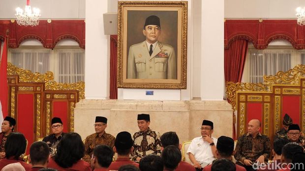 Presiden Jokowi berbagi cerita dengan IMM, hadir pula Ketum PP Muhammadiyah Haedar Nasir