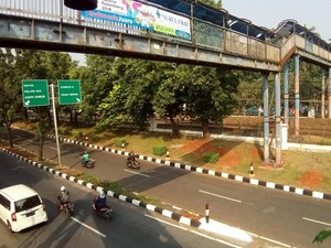 Tak Terawat, JPO di Lenteng Agung Kondisinya memprihatinkan