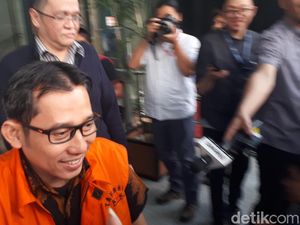 Senyum Eks Pejabat Kemenkeu soal Asal-usul Camry yang Disita KPK