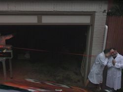 13 Momen Aneh yang Tertangkap Google Street View