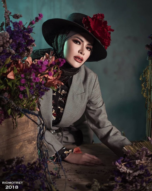 Ia sempat melakukan pemotretan dengan Rio Motret dan Diera Bachir. Banyak orang setuju bahwa penampilan Niki di foto-foto itu sangat berbeda dengan Niki yang dulu. Foto: Rio Motret