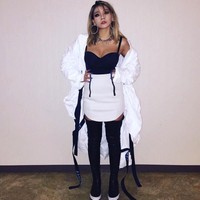 Foto ini di-posting CL di Instagram pada Agustus 2017. Tubuhnya masih terlihat ramping dan seksi. Foto: Instagram/@chaelincl